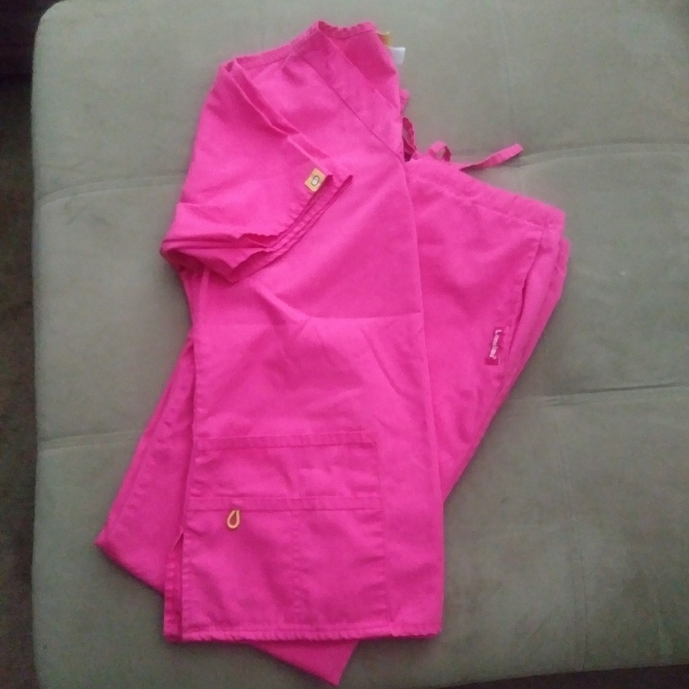 Scrub set